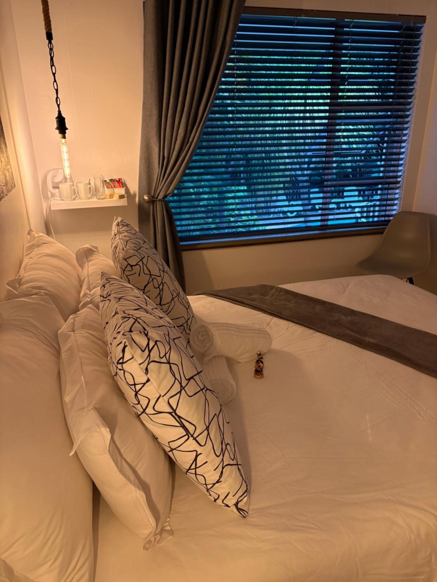Luxury Upmarket Guesthouse 20 On 4Th روستنبرج المظهر الخارجي الصورة